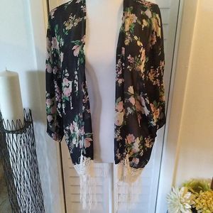 𝅺RACHEL & Chloe navy floral bat wing sleeve womens white fringe Komono. Sz.‎ M